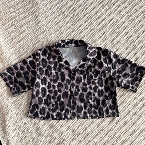 Cropped leopard print button up blouse.